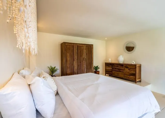 Lilibelle, Balinese 4br With Mezzanine Villa *