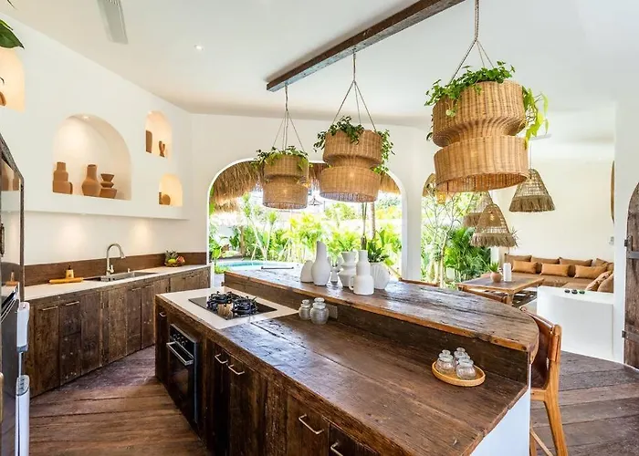 Lilibelle, Balinese 4br With Mezzanine Villa